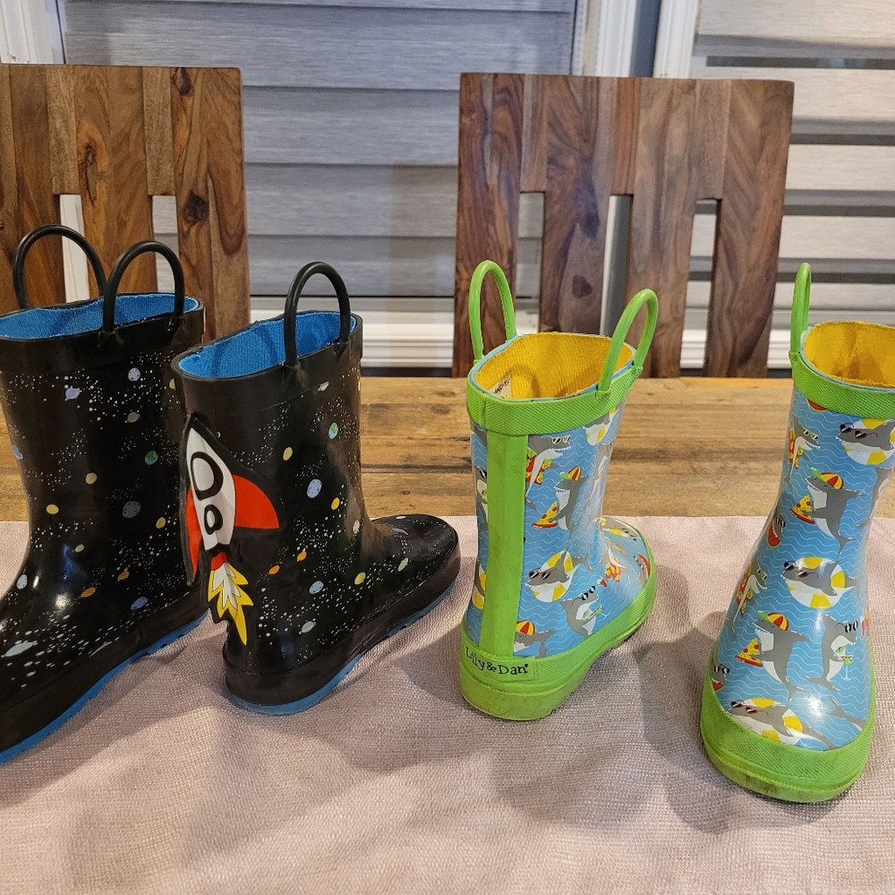 2 pair boys Lily & Dan / Wonder Nation Rain Boots Size 9/10
